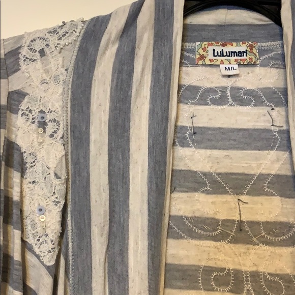 Lulumari Striped Vest with Lace - Picture 3 of 6